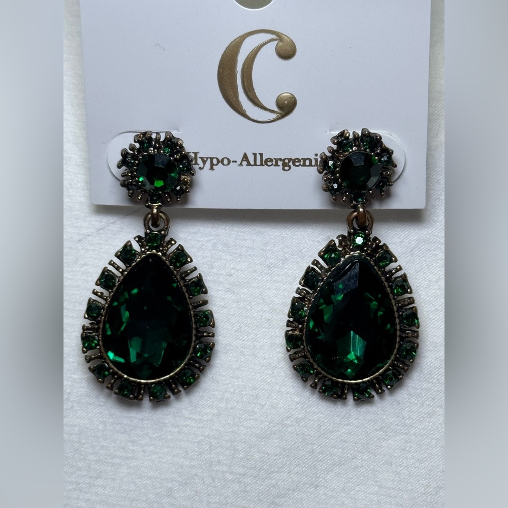 Charming Charlie Emerald Green Earrings 1.5 inches